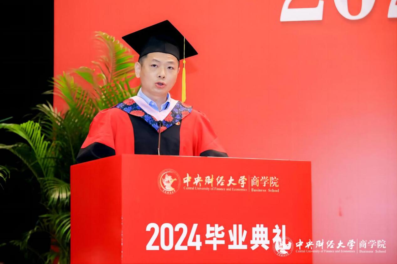 MBA教育中心副主任兼437必赢会员中心副院长朱飞(1)